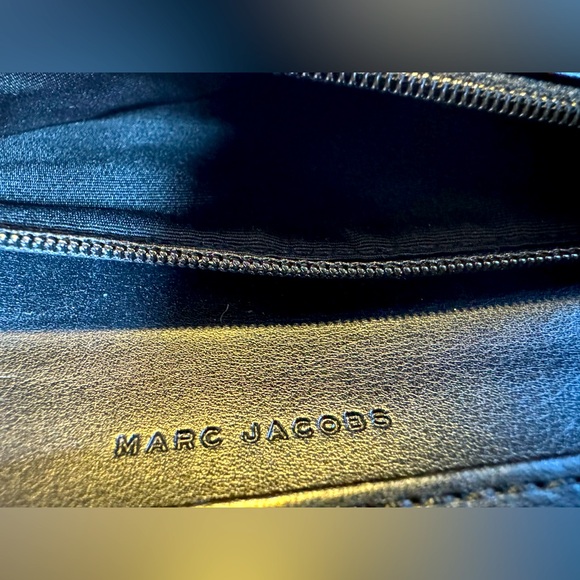 Marc Jacobs Tan Leather Bifold Wallet  mod: M0013050 slight button wear - Picture 4 of 10